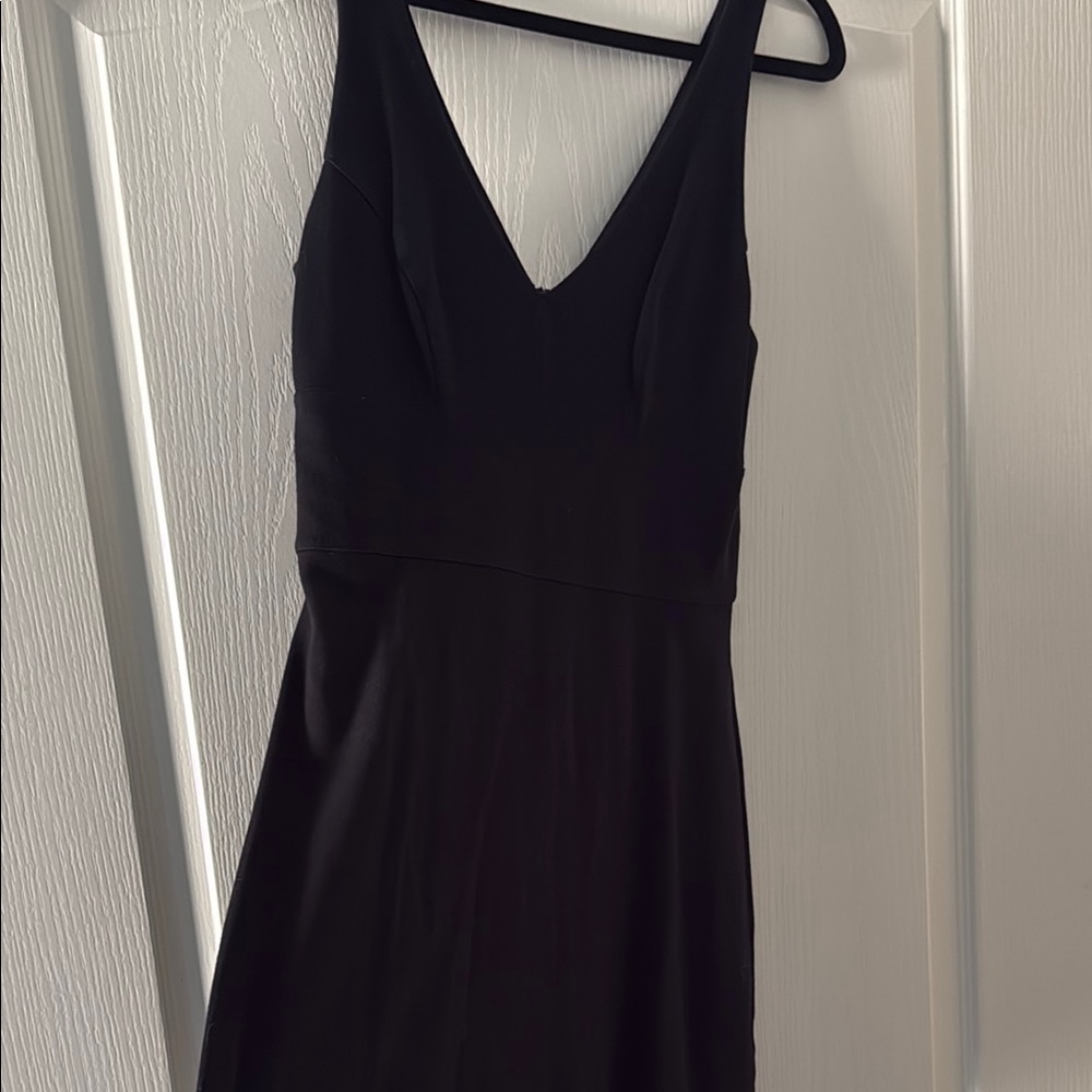 Tart Black Sleeveless V-Neck Sheath Dress